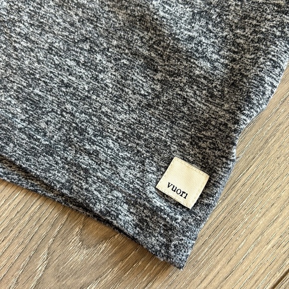 Vuori Halo Performance Crop Heathered Gray Size Large Tank Athletic - Picture 7 of 9